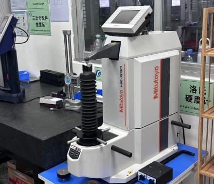 Equipos de prueba de dureza para control de calidad.