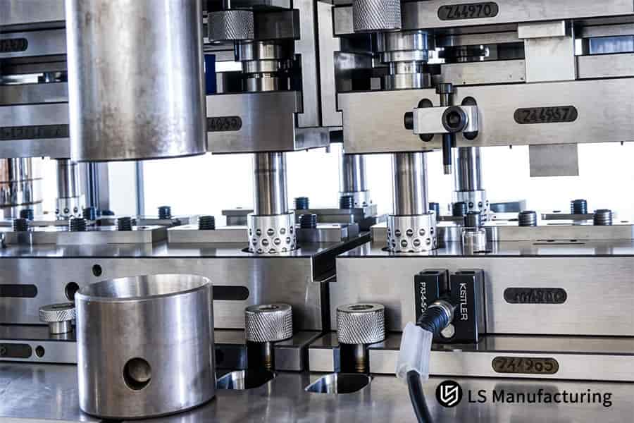 Forming high-strength steel chassis brackets with real-time pressure monitoring in a precision auto stamping service.